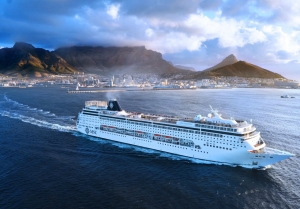 La criticada industria de cruceros da los primeros pasos hacia un futuro "verde"