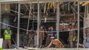 Serie de explosiones en iglesias y hoteles de lujo de Sri Lanka durante las misas de Pascua dejan al menos 207 muertos