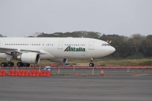 Impiden desembarco de avi&oacute;n italiano en Isla Mauricio por temor al coronavirus