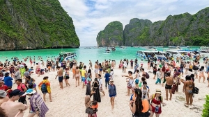 La "maldici&oacute;n" para las playas del sudeste asi&aacute;tico: El turismo de masa