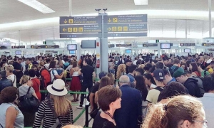 Sindicatos convocan a huelga de 25 d&iacute;as en todos los aeropuertos de Espa&ntilde;a