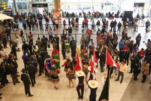Turistas disfrutaron de danzas folcl&oacute;ricas a su llegada al aeropuerto Jorge Ch&aacute;vez