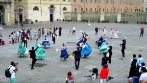 La marinera norte&ntilde;a se bail&oacute; en Italia con incre&iacute;ble "flashmob" (V&Iacute;DEO)