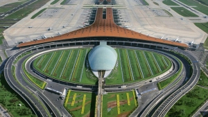 Cancelan un vuelo en China por anciana que tir&oacute; monedas al motor