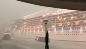 Un crucero pierde el control en Venecia pero evita chocar (V&Iacute;DEO)