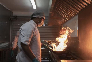 Cuatro tendencias que marcar&aacute;n al sector gastron&oacute;mico en 2021 en medio de la pandemia del COVID-19