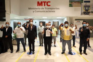 Transportistas suscriben acta de acuerdos y levantan la huelga