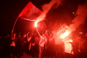 Hinchas peruanos realizaron banderazo en Villa Panamericana