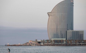 Barcelona reabre sus playas para nadar y hacer deporte (FOTOS)