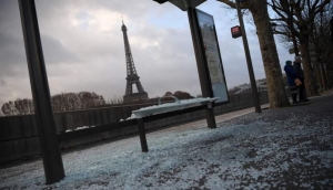 Par&iacute;s reabri&oacute; museos y limpi&oacute; calles tras las violentas protestas