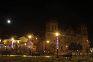 Plaza de armas de Cusco luce espectacular con decoraci&oacute;n de luces navide&ntilde;as