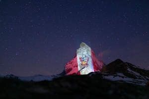 Bandera del Per&uacute; se luce en c&eacute;lebre monta&ntilde;a de los Alpes suizos a modo de homenaje