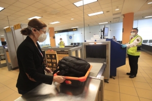 MTC: Uso de protector facial y mascarilla ser&aacute; obligatorio para viajar por avi&oacute;n