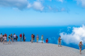 El sector del turismo global crecer&aacute; un 3.3% hasta el 2024, aupado por internet