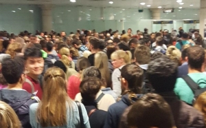 Vuelve a colapsar el aeropuerto El Prat de Barcelona en zona de control de pasaportes