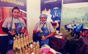Grand Bett presenta vinagre, n&eacute;ctar y pur&eacute; de manzana del valle de Mala en Mistura (V&Iacute;DEO)