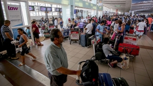Aerol&iacute;nea chilena LAW asegura que ya "se regularizaron" los vuelos hacia Lima desde Santiago