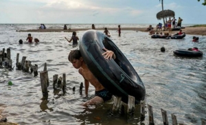 Derecho a la playa de los cubanos, afectado por el turismo y el transporte