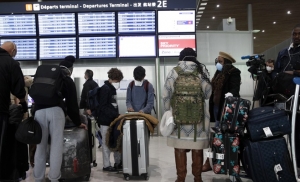 Estadounidenses llenan aeropuertos europeos para volver a su pa&iacute;s luego del inesperado anuncio de Trump
