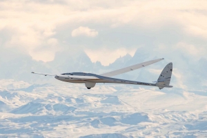 El Perlan 2 de Airbus bate nuevo r&eacute;cord mundial de altitud sin motor a 62.000 pies y cruza la l&iacute;nea de Armstrong