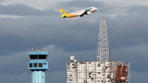 Avi&oacute;n comercial con m&aacute;s de 60 pasajeros a bordo se estrella en Ir&aacute;n