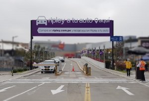 Ripley es la primera tienda por departamento en implementar el servicio de recojo al auto