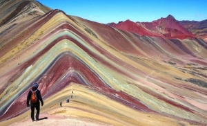 Per&uacute; anula la concesi&oacute;n minera sobre la famosa monta&ntilde;a de los siete colores