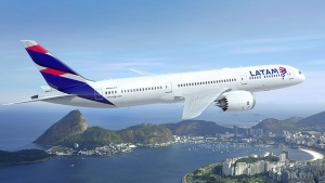 Latam Airlines registra ligera alza de tr&aacute;fico de pasajeros en julio
