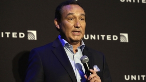 CEO de United Airlines tras violento trato a pasajero: "Fue una experiencia aleccionadora"