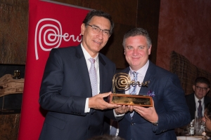 Presidente Mart&iacute;n Vizcarra entrega reconocimiento &lsquo;Amigo del Per&uacute;&rsquo; a empresarios de Estados Unidos