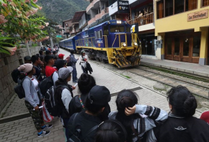 Pasajeros nacionales podr&aacute;n usar el servicio del tren local a partir del 1 de diciembre