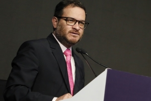Ministro V&aacute;squez advierte que a&uacute;n no est&aacute; permitido iniciar la entrega de alimentos a domicilio