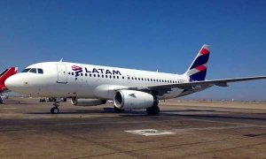 Latam Airlines anticipa demoras y cancelaci&oacute;n de vuelos por paro nacional en Argentina