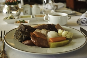 Abriga tus tardes con el tradicional Sancochado lime&ntilde;o del Country Club Lima Hotel