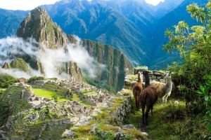 Atractivos del Per&uacute; inspiran tonos de marca mundial de esmalte para u&ntilde;as