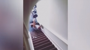 Hombre empuj&oacute; por las escaleras a turista que arrend&oacute; su departamento a trav&eacute;s de AirBnB