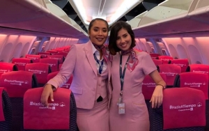 Primer vuelo rosa de Copa Airlines sorprendi&oacute; a pasajeros con un mensaje de vida