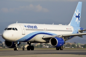 Azafata denuncia acoso sexual de capit&aacute;n de la aerol&iacute;nea Interjet (V&Iacute;DEO)