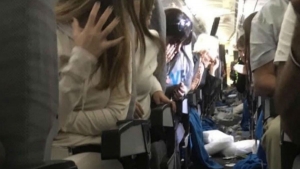 Momentos de terror vivieron pasajeros de un avi&oacute;n durante turbulencia que dej&oacute; cinco heridos