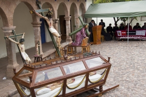 Cultura Cusco entreg&oacute; seis esculturas restauradas a templos de la regi&oacute;n para actividades de semana santa