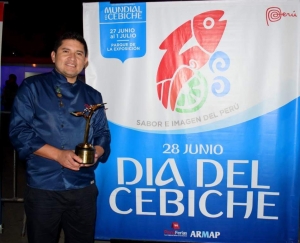 Celebrando el d&iacute;a del cebiche se brind&oacute; reconocimiento a chef Dany Delgado Rivera con el premio nacional "Cuchara de Oro" 2018