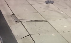 Aeropuerto de Santiago (Chile) sufre da&ntilde;os en el piso y techo tras fuerte sismo