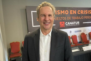 Jos&eacute; Koechlin asumir&aacute; presidencia de Canatur por licencia otorgada a Carlos Canales