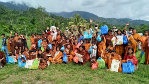 Viva Air dona alimentos y obsequios a los ni&ntilde;os del VRAEM
