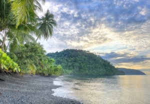 Costa Rica baja el precio del combustible de los aviones para reactivar el turismo
