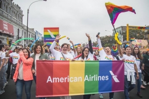 American Airlines celebra la diversidad e inclusi&oacute;n participando en la XVII marcha del orgullo LGBTI