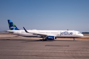 Fundador de JetBlue quiere crear startup de vuelos con descuento