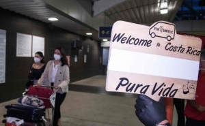 Costa Rica recibe primer vuelo comercial desde el inicio de la pandemia del coronavirus