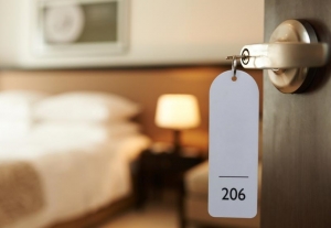 Cinco implementaciones que har&aacute;n los hoteles a causa de la COVID-19