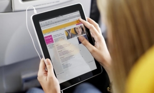 Wifi en el avi&oacute;n: qu&eacute; compa&ntilde;&iacute;as lo ofrecen y cu&aacute;l es el precio
